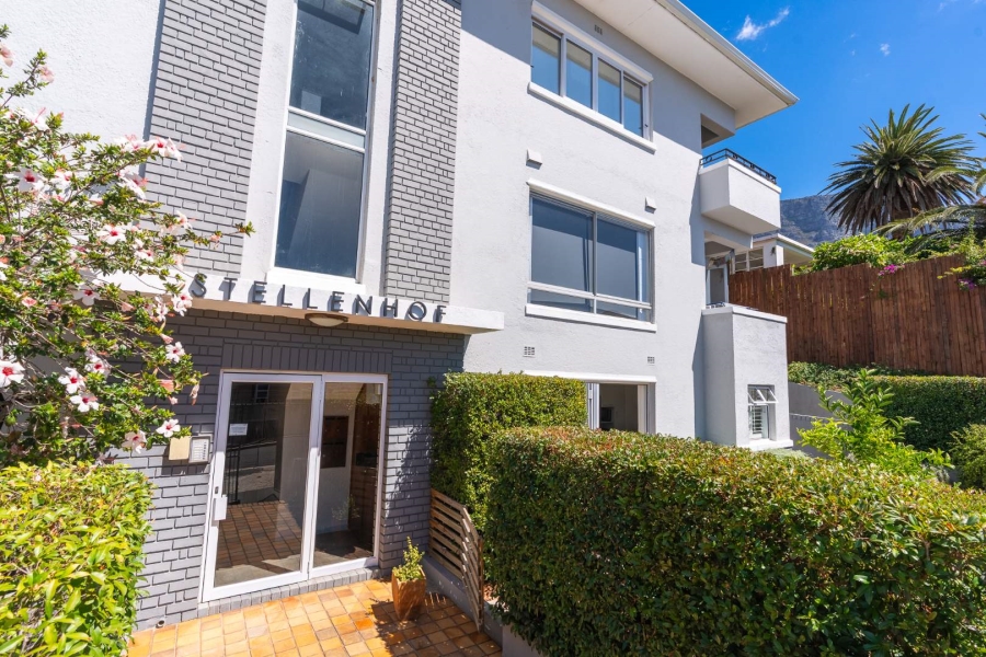 1 Bedroom Property for Sale in Vredehoek Western Cape